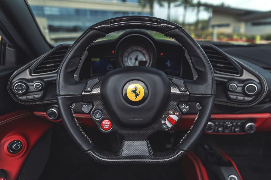 Панель приборов Ferrari 488 Spider 2016 года  (NA) (фото 13 из 19)